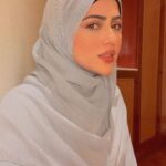Sana Khan Instagram – Kehtey hai Allah ke khazane mai jo sabse kimti toofah hai woh hai “HIDAYAT” 
Toh jab aap Allah se mang he rahe hai toh sabse kemti chews mangey.

Yakeen mane iske baad aapko har cheez asan lagegi, Ek alag Khushi and sukoon feel hoga.

Ek Bahot achi cheez mere sasur Pappa ne kahan jab woh mukhtar phele baar mile.
Beta , Allah apko tauba ki barkat is duniya mai he dega aur iska  Badla Akhirat may.
In Sha Allah jannat ♥️🤲🏻 Ameen 

Everytime I narrate this or even now while I m writing this I can’t stop crying 😭 

Allah hum sab ko Apne marziyat pe lagaye.
Allah hum sab ko hidayat se nawaze.
Allah hum sabko Isteqamat de.

#sanakhan #islamicreminder