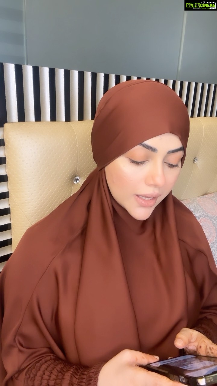 Sana Khan Instagram - Mubarak Ho 🎉🥳🎊🎁 Winner from Uk @hafsahx_b Winner from India @carpediem__.x Hope you guys are happy plz dm ur details so the teams from Uk and india can contact you. JazakAllah khair everyone for participating 🙌🏻 Abaya @hayabysanakhan Jilbab shade SPICE #sanakhan #anassaiyad #pugatajewellery #congratulations
