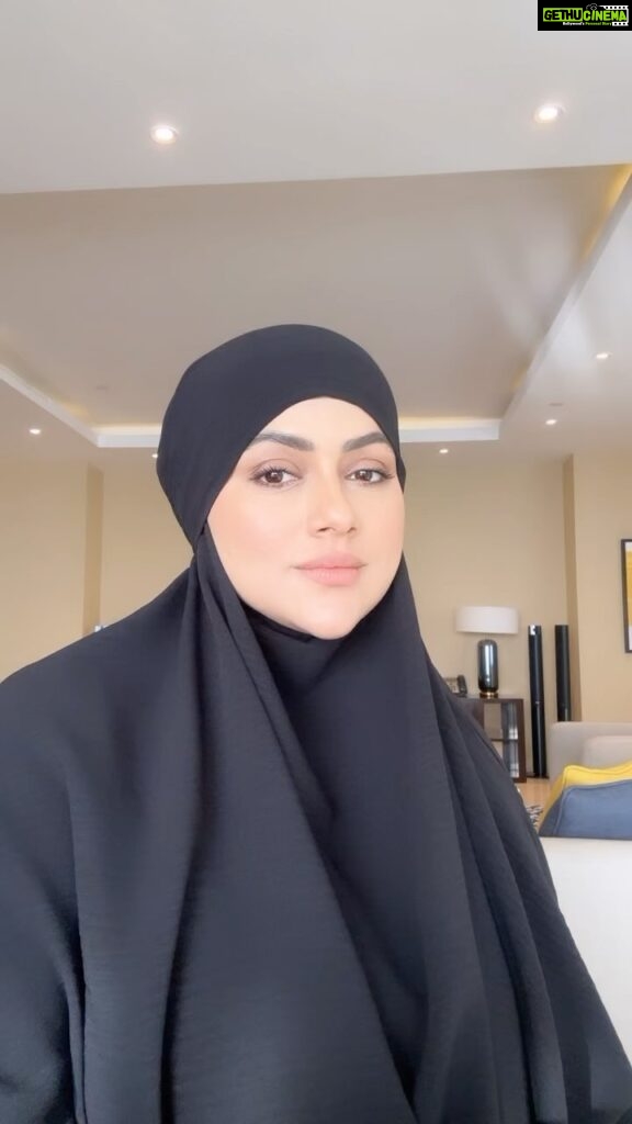 Sana Khan Instagram - Know who Allah is and it will make ur namaz even better when you will be knowing who you standing in front of. Namaz is the best way to talk to Allah swt This is when you can show your gratitude,pain and problems. Always remember it’s namaz that makes u a Muslim without namaz there is nothing. May Allah guide us to the right path till our last breath. #sanakhan #anassaiyad #islamicreminder