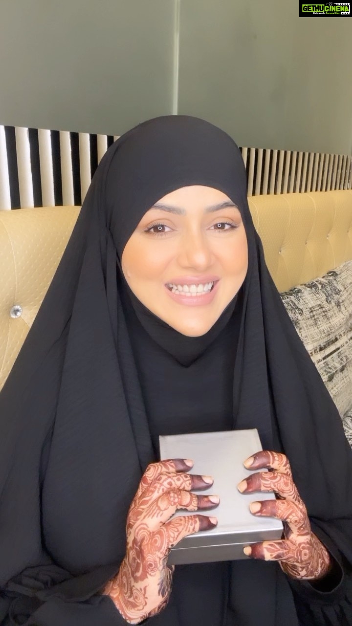 Sana Khan Instagram - πITβS GIVEAWAY TIME!!!π We are giving 2 followers the chance to WIN this 9k yellow gold necklace with semi precious yellow citrine gemstone! (1 in India and 1 in U.K.) To enter the giveaway you must: 1) Follow @pugatajewellery @sanakhaan21 2) Like this giveaway post. 3) Repost this giveaway post on your story and tag @pugatajewellery & @sanakhaan21 4) Tag 3 people in ONE comment in the comments section. Multiple entries are welcome but single tag entries will not be valid & the giveaway is valid for India & U.K. Β The giveaway will start from TODAY 24/04/23 until 30/04/2023 #sanakhan #anassaiyad #giveaway #pugatajewellery #uk #india