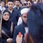 Sana Khan Instagram - This video post by @instantbollywood was so beautiful tht I had to post it on our pages. Thank u so much for this beautiful presentation it actually touched us. JazakAllah khair @babasiddiqueofficial @zeeshansiddique for the dawat May Allah bless you n ur family abundantly with khair in this duniya and Akhirah. Jaise aap sabko mohabbat, ehteram aur izzat se miltey hai Allah apki bhi jannt mai aisi he mehman nawazi karai. Ps: So happy to see @anas_saiyad20 leading magrib namaz. Namaz is a gift from Allah after all so don’t treat it like a burden 🤲🏻 With our brother @zubergopalani Abaya @hayabysanakhan #sanakhan #anassaiyad #babasiddique #alhamdulillah #throwback #beautyofislam