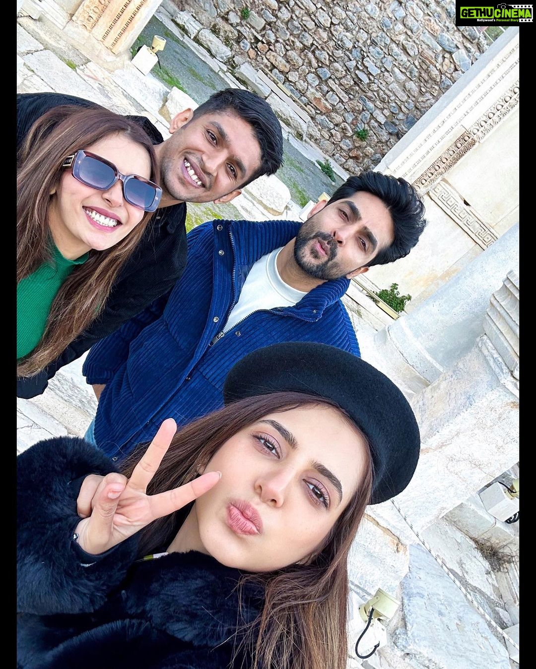 Sana Sayyad Instagram - Let’s Do This Again ❤️ . . . #tripwithfriends #memories #memoriesforlife #turkey #istanbul #holiday #travel #fun #times