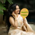 Sanam Shetty Instagram - Wish you all a very Happy Vishu 💐 . . . Photography @camerasenthil Saree & Styling @ivalinmabia MUH @pavihairandmakeup Organised by @rrajeshananda #happyvishu