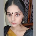 Sanam Shetty Instagram - Pottu vaitha ...🎶 🖤 . . . Outfit & styling @ivalinmabia Photography @the_girl_with_the_cam_ MUH @diyamakeover_ @allurebeauty_princy #upcomingshoot 📸 #cottonsaree #blackbindi⚫ #southindianlook