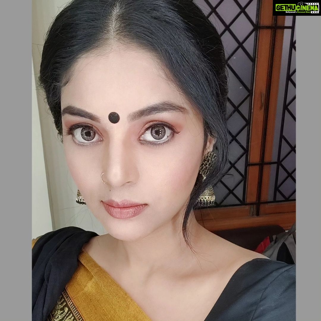 Sanam Shetty Instagram - Pottu vaitha ...🎶 🖤 . . . Outfit & styling @ivalinmabia Photography @the_girl_with_the_cam_ MUH @diyamakeover_ @allurebeauty_princy #upcomingshoot 📸 #cottonsaree #blackbindi⚫ #southindianlook