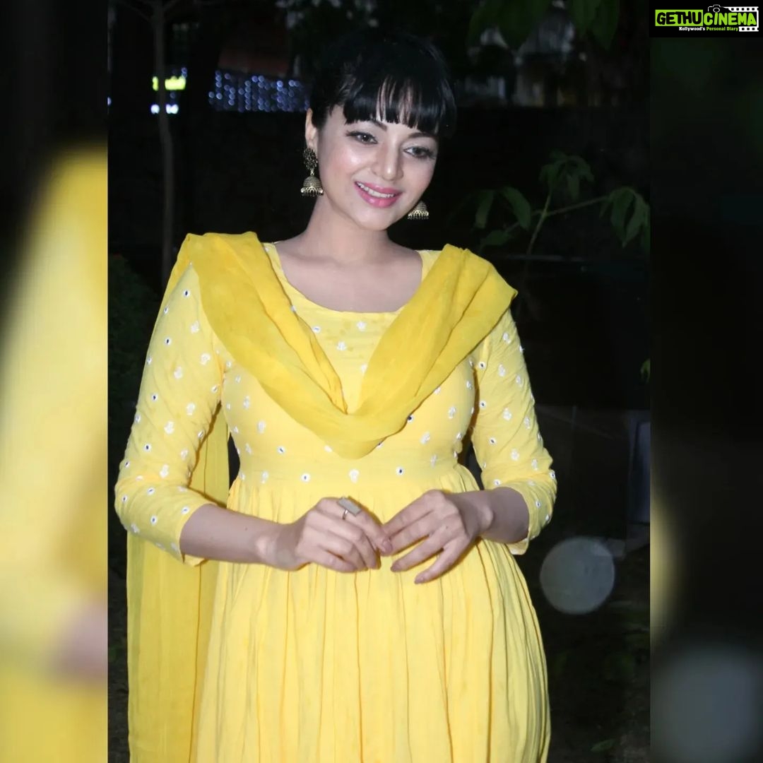 Sanam Shetty Instagram - Honoured to join the First Look promotions of YEVAN Film 🌟 Congratulations and best wishes to actor @dhileepan__pugazhendhi , director Durai murugan, actress Deepti Mane, actor Vijay, Music Director Sasitharan , DOP Sivaram, special guest actor @powerstarsrinivasan06 sir , Mrs. Pulamaiputthan Amma, Lyricist Madhura, Mohan sir, PRO @sivaprfactory , press & media. Wishing grand success to #Yevan. #yevanfirstlook #yevanthefilm💐 #april7 #intheatres