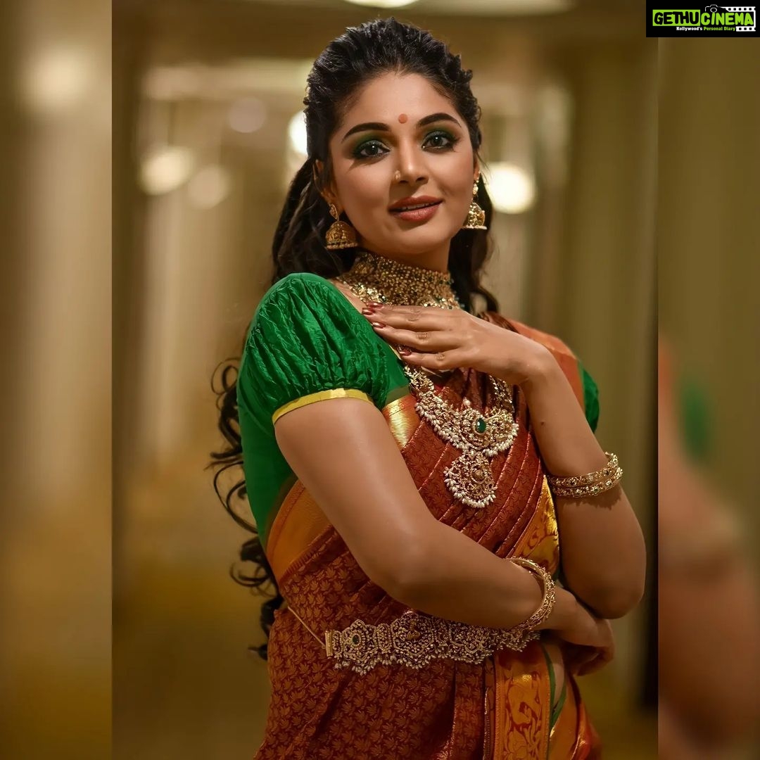 Sanam Shetty Instagram - ಎಲ್ಲರಿಗು ಯುಗಾದಿ ಹಬ್ಬದ ಶುಭಾಶಯಗಳು 💐 మీ అందరికీ ఉగాది శుభాకాంక్షలు 🌟 . . . . @arvinthiyer @naturalssalon @chennaitimestoi @preethi_naturalsmakeupartistry @therita.artistry @cooptexindia @theaashirya @style.withsneha #happyugadi