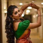 Sanam Shetty Instagram - Pattu - Essence of south Indian brides🧡 . . . . Bridal makeover by @naturalssalon Event @chennaitimestoi Hospitality @ckkumaravel sir @veena_kumaravel mam Makeup @preethi_naturalsmakeupartistry Hair @therita.artistry Saree @cooptexindia Jewellery @theaashirya Styling & Coordination @sneha__mithran @style.withsneha Managed by @gow7hu @rajani_raghunath Photography @arvinthiyer Venue @crowneplazachn #bridalshoot @timesofindia #naturalssalon #southindianbride #eventstyling #pattusaree #bridalfashion