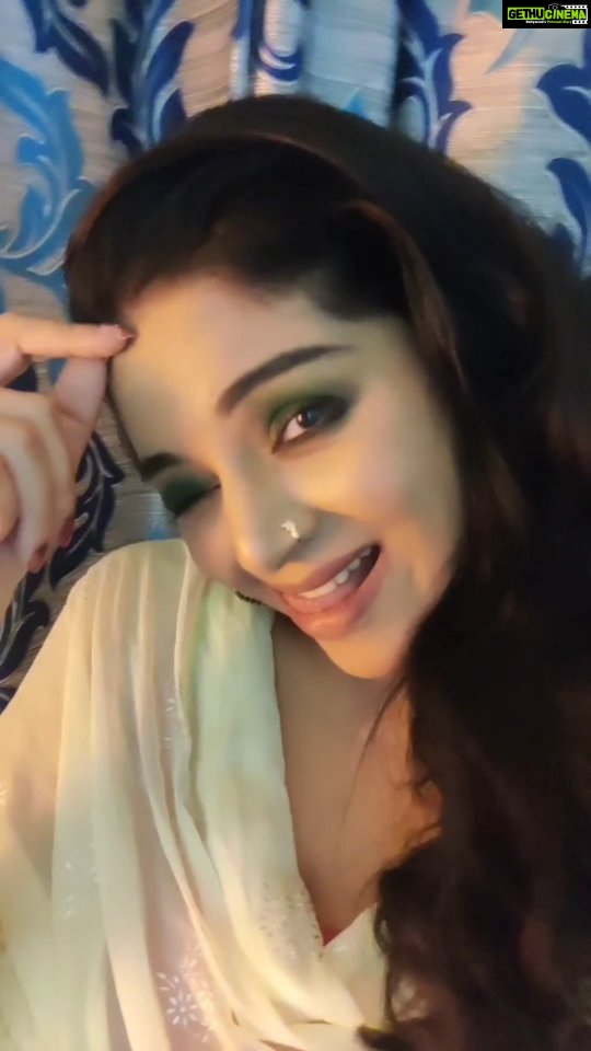 Sanam Shetty Instagram - To celebrate #40yearsofmeena 🌟 Also to show off my eye makeup! Goodnight my peeps 😴 . . . MUH @preethi_naturalsmakeupartistry @therita.artistry Kutti tribute to @meenasagar16 mam #bts #aftershoot #naturalsbridalsshoot #rajinimeena❤️❤️❤️ #lovelovelove #reels