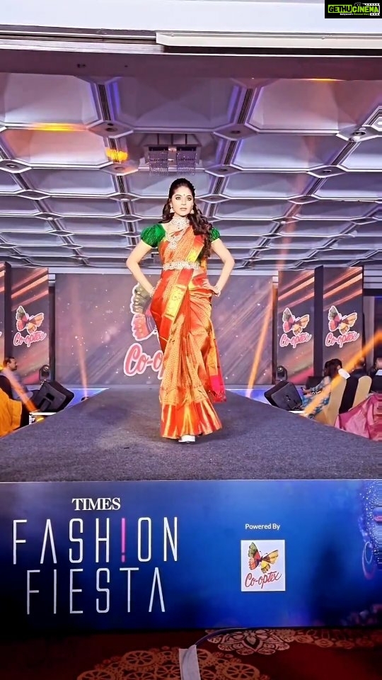 Sanam Shetty Instagram - Honoured to walk as showstopper at @timesofindia 's #FashionFiesta for @naturalssalon π Thank you @ckkumaravel sir , @chennaitimestoi & #naturalssalon for the memorable experience π Organised by @chennaitimestoi Naturals team: Makeup @preethi_naturalsmakeupartistry Hair @therita.artistry Saree @cooptexindia Jewellery @theaashirya Styling & Coordination @sneha__mithran @style.withsneha Choreography @karunraman Host @paloma_rao Managed by @gow7hu @rajani_raghunath VC @arvinthiyer Venue @crowneplazachn #showstopper #latest #eventstyling #southindianbride #bridalfashion #comingup