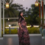 Sanam Shetty Instagram - Wishing you and your family a peaceful and joyous Eid celebration 🌙🌟 While I wait for biryani & kheer 😋 ✨ ✨ ✨ ✨ Saree @6yarddrape Styling @shyn_fascino Clicks @adam_kae Edit @arvinthiyer MUH @sujitha_makeup_artist Drape @the_thish Venue @the_french_town #eidmubarak #eidulfitr