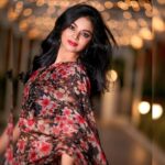 Sanam Shetty Instagram - Wishing you and your family a peaceful and joyous Eid celebration 🌙🌟 While I wait for biryani & kheer 😋 ✨ ✨ ✨ ✨ Saree @6yarddrape Styling @shyn_fascino Clicks @adam_kae Edit @arvinthiyer MUH @sujitha_makeup_artist Drape @the_thish Venue @the_french_town #eidmubarak #eidulfitr
