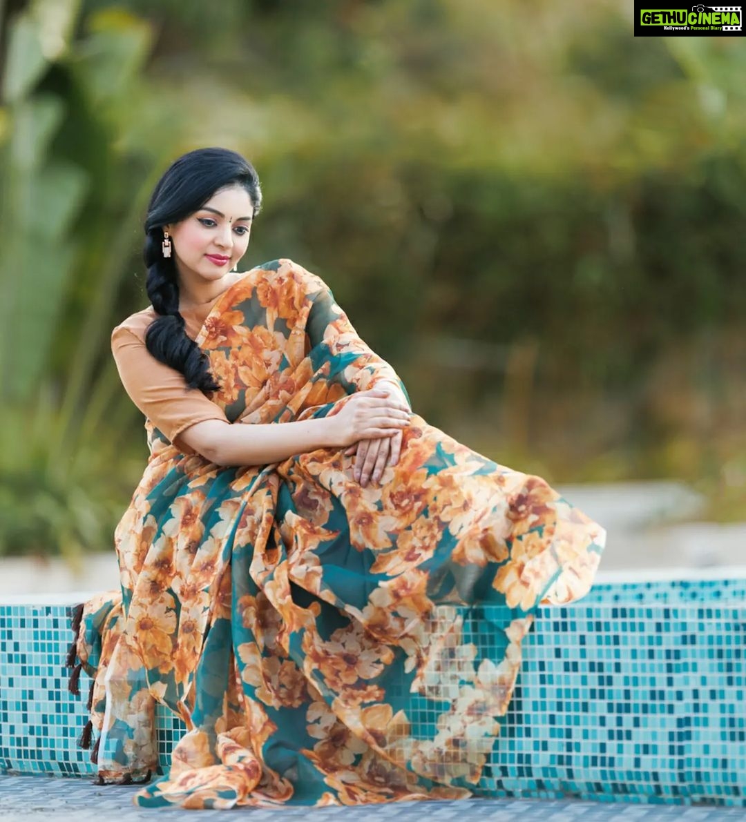 Sanam Shetty Instagram - அனைவருக்கும் இனிய தமிழ் புத்தாண்டு வாழ்த்துக்கள் 💐🌟 . . . Saree @6yarddrape Styling @shyn_fascino Clicks @adam_kae MUH @sujitha_makeup_artist Draping @the_thish Venue @the_french_town #happytamilnewyear
