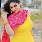 Sanam Shetty Instagram - T.R.O.P.I.C.A.L Gal 🏖️ . . Outfit & Styling @rasikaasofficial Rathna MUH @vijiknr Bronzemakeover Photography team @_gopinath_official #sweetmirchi @syedsuhelbasha @anandraj5887 @arvinthiyer Organised by @balaji_2888 #hellomonday #tropics #sunandsand