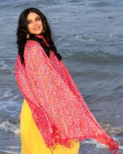 Sanam Shetty Instagram - T.R.O.P.I.C.A.L Gal 🏖️ . . Outfit & Styling @rasikaasofficial Rathna MUH @vijiknr Bronzemakeover Photography team @_gopinath_official #sweetmirchi @syedsuhelbasha @anandraj5887 @arvinthiyer Organised by @balaji_2888 #hellomonday #tropics #sunandsand