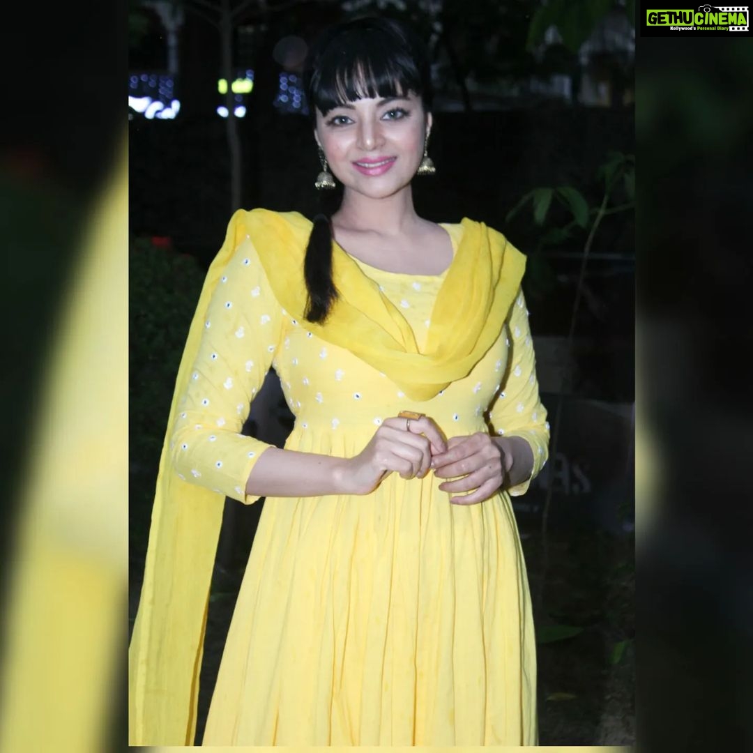 Sanam Shetty Instagram - Honoured to join the First Look promotions of YEVAN Film 🌟 Congratulations and best wishes to actor @dhileepan__pugazhendhi , director Durai murugan, actress Deepti Mane, actor Vijay, Music Director Sasitharan , DOP Sivaram, special guest actor @powerstarsrinivasan06 sir , Mrs. Pulamaiputthan Amma, Lyricist Madhura, Mohan sir, PRO @sivaprfactory , press & media. Wishing grand success to #Yevan. #yevanfirstlook #yevanthefilm💐 #april7 #intheatres