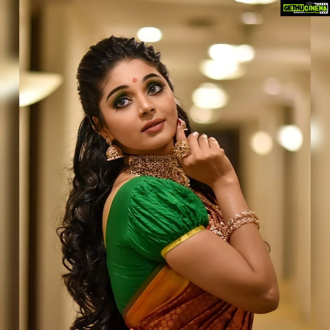 Sanam Shetty Instagram - Pattu - Essence of south Indian brides🧡 . . . . Bridal makeover by @naturalssalon Event @chennaitimestoi Hospitality @ckkumaravel sir @veena_kumaravel mam Makeup @preethi_naturalsmakeupartistry Hair @therita.artistry Saree @cooptexindia Jewellery @theaashirya Styling & Coordination @sneha__mithran @style.withsneha Managed by @gow7hu @rajani_raghunath Photography @arvinthiyer Venue @crowneplazachn #bridalshoot @timesofindia #naturalssalon #southindianbride #eventstyling #pattusaree #bridalfashion