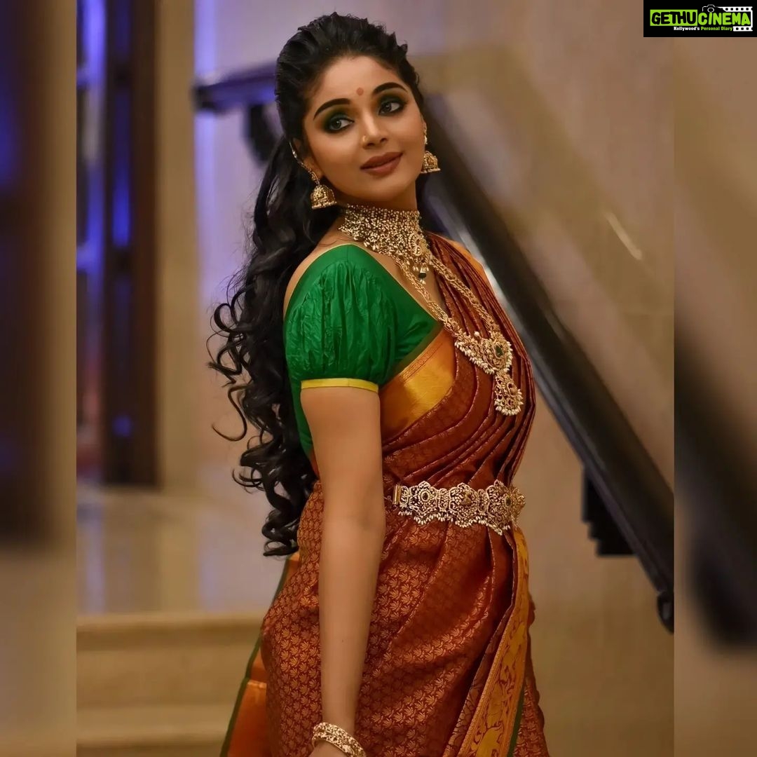 Sanam Shetty Instagram - South Indian Bridal shoot for @naturalssalon π§‘ . . . Wonderful working with you @ckkumaravel sir & @veena_kumaravel mam π Makeup @preethi_naturalsmakeupartistry Hair @therita.artistry Saree @cooptexindia Jewellery @theaashirya Styling & Coordination @sneha__mithran @style.withsneha Managed by @gow7hu @rajani_raghunath Photography @arvinthiyer Event @chennaitimestoi Venue @crowneplazachn #bridalshoot #eventstyling #naturalssalon #southindianbride #bridalfashion