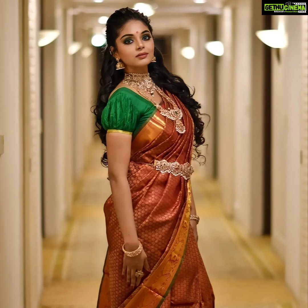 Sanam Shetty Instagram - South Indian Bridal shoot for @naturalssalon π§‘ . . . Wonderful working with you @ckkumaravel sir & @veena_kumaravel mam π Makeup @preethi_naturalsmakeupartistry Hair @therita.artistry Saree @cooptexindia Jewellery @theaashirya Styling & Coordination @sneha__mithran @style.withsneha Managed by @gow7hu @rajani_raghunath Photography @arvinthiyer Event @chennaitimestoi Venue @crowneplazachn #bridalshoot #eventstyling #naturalssalon #southindianbride #bridalfashion