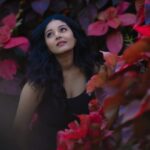 Sanam Shetty Instagram - How can the heart not flutter? When your hug melts me like warm butter.. And damn..that smile! Eyes haven't seen anything sweeter♥️ . . How's my love poem?😚 Id love to hear your lines too peeps!! #lovelineschallenge The Red Petal Series Photography @__thirdeyeweddings__ Edit @thejan Concept @samissiah Makeup @diyamakeover_ Hair @madhuzartistry Logistics @joemichael.official @gideonmediaevents @reshma.srijay Venue @darzaluxuryresorts #lovepoems #fabfeb #redpetal #sanam #sanamshetty #allaboutlove