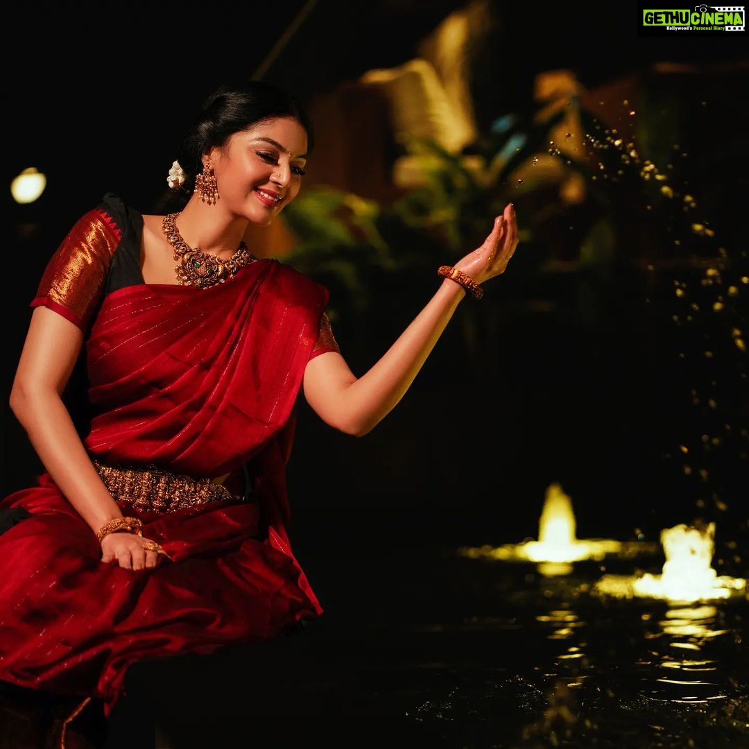 Sanam Shetty Instagram - Find peace within to master the chaos outside. Wish you all a peacefull Maha Shivaratri ποΈ . . . . ππππ Night effect series Concept @samissiah Outfit @ivalinmabia Jewellery @vilvajewels Photography @__thirdeyeweddings__ Edit @thejan__ Makeup @diyamakeover_ Hair @madhuzartistry Logistics @joemichael.official @reshma.srijay @gideonmediaevents Venue @darzaluxuryresorts #mahashivratri