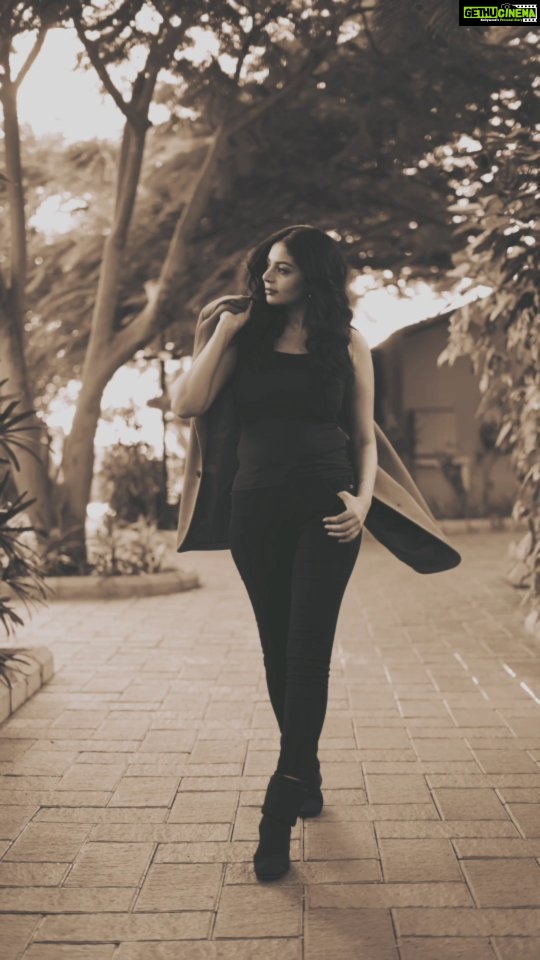 Sanam Shetty Instagram - Walk a mile..with a smile.. Heart full of love and alive in the now..π . . . Videography @_thirdeyeweddings_ Edit @thejan__ Concept @samissiah Makeup @diyamakeover_ Hair @madhuzartistry Venue @darzaluxuryresorts Hospitality @reshma.srijay @joemichael.official @gideonmediaevents #fabfeb #lovemonth #happyweekend