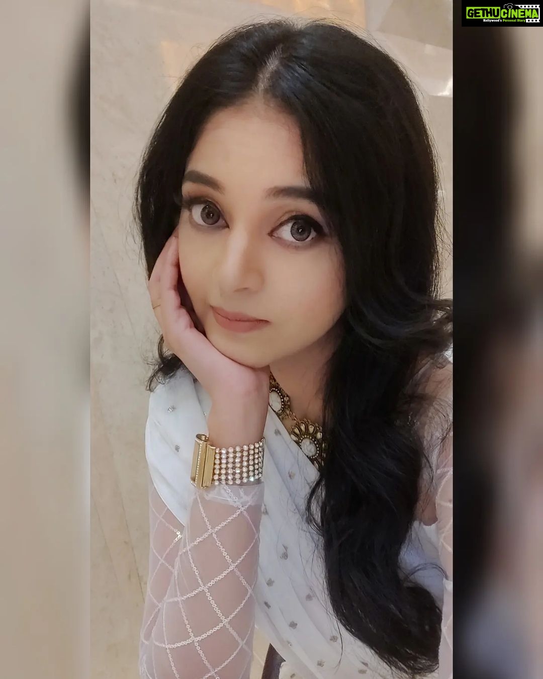 Sanam Shetty Instagram - உங்கள் அனைவருக்கும் இனிய பொங்கல் வாழ்த்துக்கள் 💐 ನಿಮಗೆಲ್ಲರಿಗೂ ಸಂಕ್ರಾಂತಿ ಹಬ್ಬದ ಶುಭಾಶಯಗಳು 🌟 . . . . Outfit @fascinodresses_by_shyn Styling @shyn_fascino MUH @vaishuzmakeover Venue @radissonblucbe #happypongal #happysankranthi