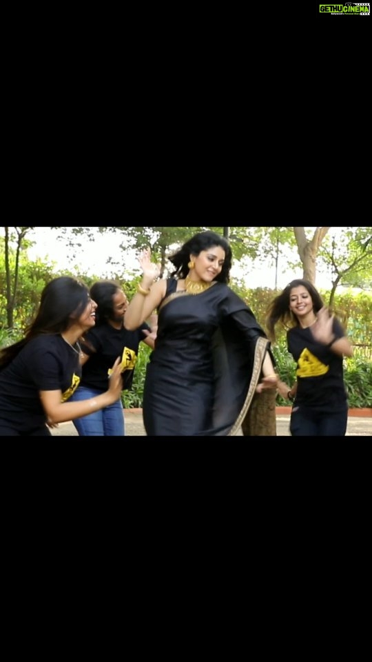 Sanam Shetty Instagram - And the countdown begins... Wishing grand success to the ever charming Vijay sir, cutie Rashmika, Dashing AK sir and the super talented Manju mam 🌟🌟 From all of us SPDC Dance Chennai @shyamal_1155 @keerumol @bhargavi_umasekar @_ivan__subhash__ @aathira_thampi raj.jayanth_ @vasanth_idiot_offl @karthik_epic Big Bouncers team @rahul_keerthan_2707 @sundar1390 Videography by @vivid_impressions Video edit @designs_from_prabha _prabha Edit @shots_by_ad Event @surajarchana Makeup @charithramarlechaa Hair @subbha_hairstylist Draping @sareedrapebyvaishu Instudio Clicks @vdop.weddings Jewellery @aaranyarentaljewellery Venue @fourpointsmahabalipuram #clashofthetitans #thunivu #varisu #specialpongal #jan11 #ranjithame #reels #reelitfeelit #sanam #sanamshetty