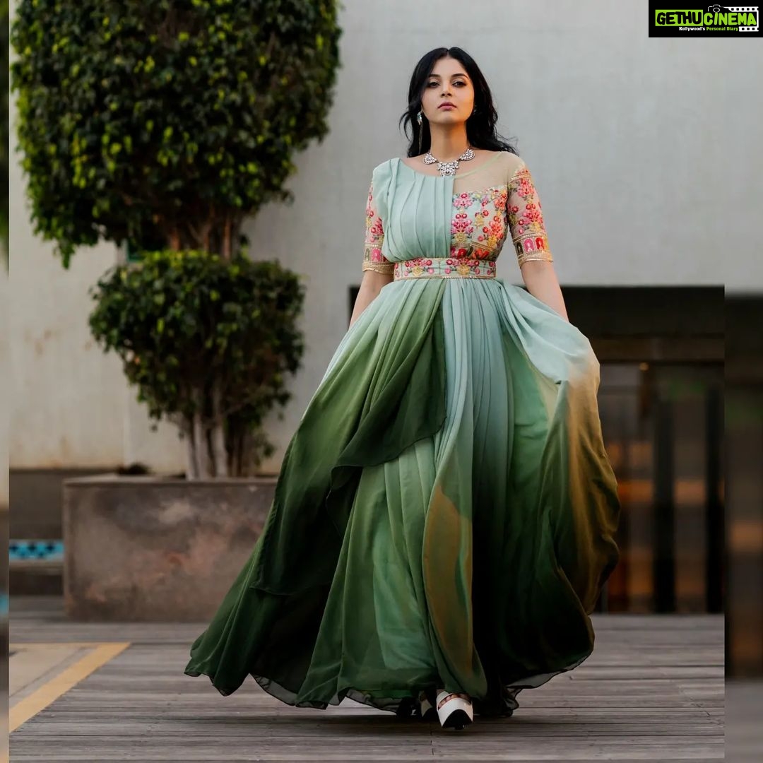 Sanam Shetty Instagram - Destiny is not written FOR us..but BY us 💚 . . . . . Outfit @fascinodresses_by_shyn . Styling @shyn_fascino Clicks @phototodayofficial . MUH @vaishuzmakeover Venue @radissonblucbe #designurdestiny #princessstyles #pastellove #sanam #sanamshetty #newyearnewlook #indowesternwear