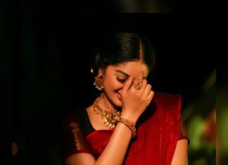 Sanam Shetty Instagram - When you smile for no reason..you know the reason is ....♥️ . . . Pattu pavadai by @ivalinmabia Temple jewellery by @vilvajewels Photography @__thirdeyeweddings__ Edit @thejan__ Concept @samissiah Venue @darzaluxuryresorts Makeup @diyamakeover_ Hair @madhuzartistry Logistics @joemichael.official @reshma.srijay @gideonmediaevents #lovemonth #reasonforred #festiveshoot #pattupavadai #sanam #sanamshetty