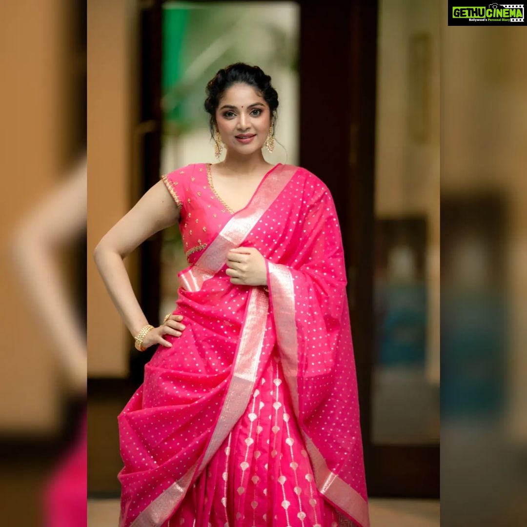 Sanam Shetty Instagram - Have a cool weekend ya'll🌷 . . . Outfit & Styling @ivalinmabia Photography @camerasenthil Organised by @rrajeshananda MUH @pavihairandmakeup #latest #pinkathon #trending #lehengacholi #globaldesi #endofjanuary #sanam #sanamshetty