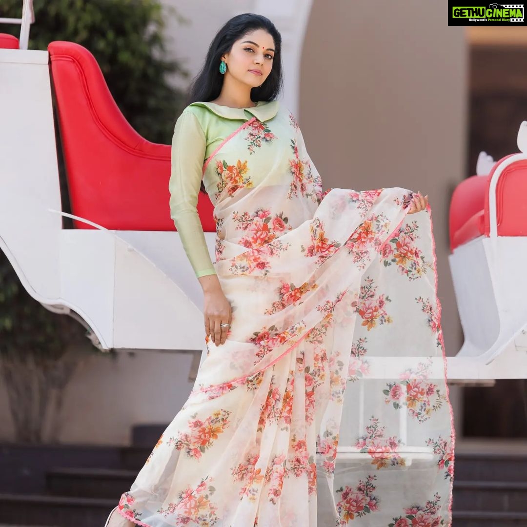 Sanam Shetty Instagram - All things pure π . . Purely serene Ivory organza saree by @6yarddrape Styling @shyn_fascino Photography @adam_kae MUH @sujitha_makeup_artist Draping @the_thish Venue @the_french_town #atouchofbliss #organzasarees #vintagefare #sanam #sanamshetty