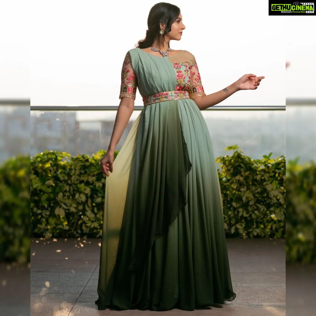 Sanam Shetty Instagram - Destiny is not written FOR us..but BY us 💚 . . . . . Outfit @fascinodresses_by_shyn . Styling @shyn_fascino Clicks @phototodayofficial . MUH @vaishuzmakeover Venue @radissonblucbe #designurdestiny #princessstyles #pastellove #sanam #sanamshetty #newyearnewlook #indowesternwear