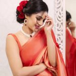 Sanam Shetty Instagram - Caption this 🌹 . . . . Styling @style.withsneha Outfit @rasikaasofficial Click @sathish_photography49 Makeup @naturalssalon @preethi_naturalsmakeupartistry Hair @vimala_naturals Organised by @rajani_raghunath @sneha__mithran Regards @ckkumaravel @veena_kumaravel #forevervintage #sigappurojakkal #kamalsridevi #eventstyling #satinsaree #pearlruby