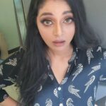 Sanam Shetty Instagram - Thitradhuku oru aalu venum la 🤭 #fridayfun #reels #tgif #timepass #happyevening