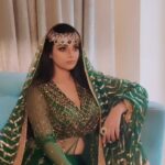 Sanam Shetty Instagram - Arabian Nights 🌙💫 ✨ ✨ ✨ Outfit @naziasyedofficial Photography @rahuldev1177 Styling @naziasyed MUH @vijiknr Jewellery #bronzemakeoverstudio #bts #comingup #latestshoot📷 #arabbride #emeraldgreen #bridalfashion
