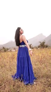 Sanam Shetty Instagram - Can you hear my heart sing? Beyond the blue hill..amidst the green spring Im one with nature Im the present..im the future 💙 💙 💙 Outfit & Styling @julesamin Video @jagan_mathew Makeup @diyamakeover_ Hair @madhuzartistry #breezyblues #summergown #frillychiffon #blessedsunday