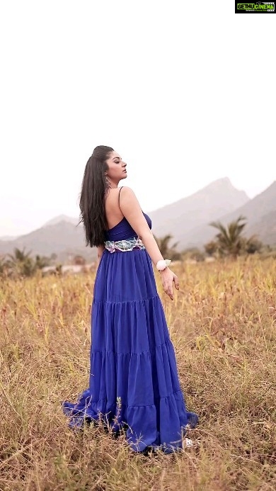 Sanam Shetty Instagram - Can you hear my heart sing? Beyond the blue hill..amidst the green spring Im one with nature Im the present..im the future 💙 💙 💙 Outfit & Styling @julesamin Video @jagan_mathew Makeup @diyamakeover_ Hair @madhuzartistry #breezyblues #summergown #frillychiffon #blessedsunday