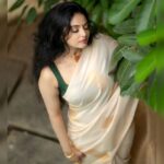 Sanam Shetty Instagram - Close your eyes..celebrate this moment. not the past, not the future.. just the current 💚 . . . Saree & Styling @ivalinmabia Photography @camerasenthil MUH @pavihairandmakeup Organised by @rrajeshananda #traditionalthursdays #magicalweaves
