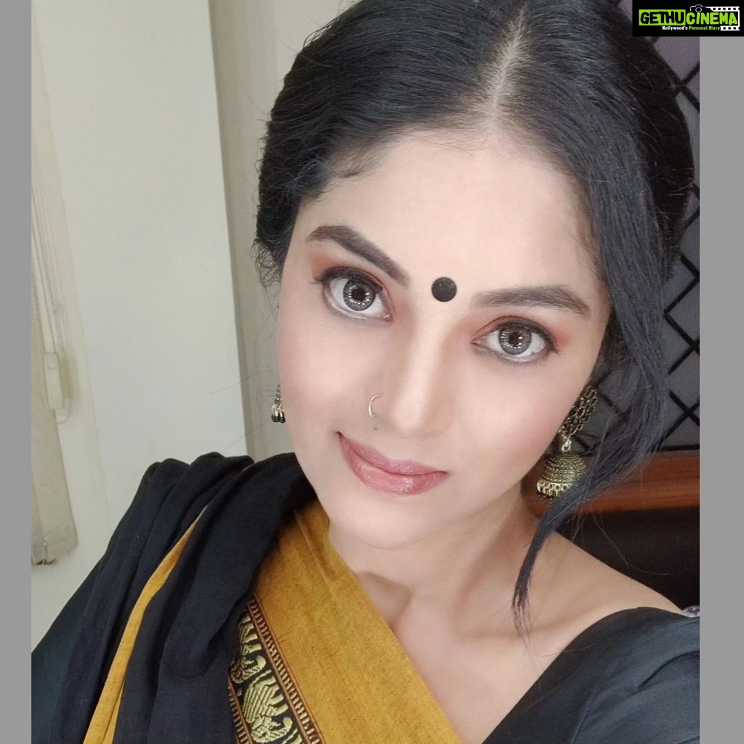 Sanam Shetty Instagram - Pottu vaitha ...🎶 🖤 . . . Outfit & styling @ivalinmabia Photography @the_girl_with_the_cam_ MUH @diyamakeover_ @allurebeauty_princy #upcomingshoot 📸 #cottonsaree #blackbindi⚫ #southindianlook