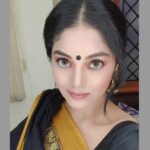 Sanam Shetty Instagram - Pottu vaitha ...🎶 🖤 . . . Outfit & styling @ivalinmabia Photography @the_girl_with_the_cam_ MUH @diyamakeover_ @allurebeauty_princy #upcomingshoot 📸 #cottonsaree #blackbindi⚫ #southindianlook