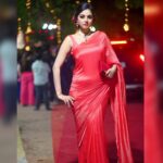 Sanam Shetty Instagram - Goodnight my dear peeps🌹 . . . Outfit @rasikaasofficial Styling @style.withsneha Photography @arvinthiyer MUH @naturalssalon @preethi_naturalsmakeupartistry @vimala_naturals Naturals Page 3 @ckkumaravel @veena_kumaravel Red carpet event @behindwoodsofficial #sigappurojakkal #eventstyling #satinsaree #vintagefare #moretocome