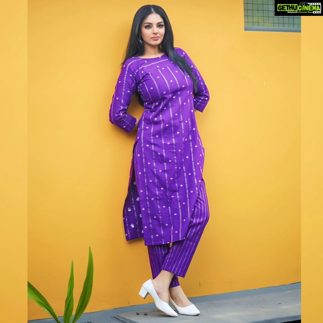 Sanam Shetty Instagram - Heat is killinnn so I plan on chillinnnn π . . Outfit @ival.amal Clicks @adam_kae @arvinthiyer MUH @monz_makeover Venue @darzaluxuryresorts #tgif #funfridays #summerstyles #kurtacoordsets #purplelove