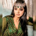 Sanam Shetty Instagram - More of Noor 💚 Arabic princess makeover by @vijiknr . . . Outfit @naziasyedofficial Photography @rahuldev1177 Styling @naziasyed Accessories @bronzerbridaljewellery #arabicprincess #makeovers #smokeyeyes #glassskinmakeup #indowestern #bridalstyling
