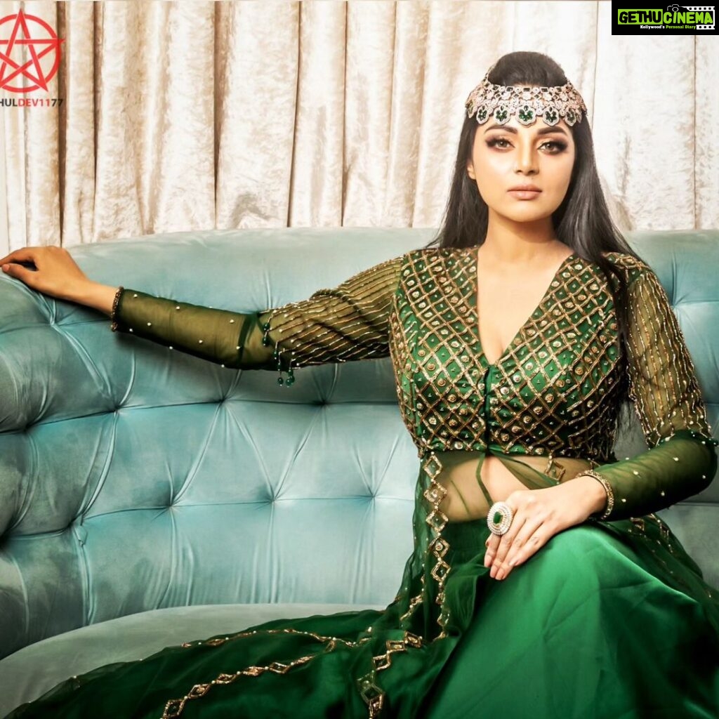 Sanam Shetty Instagram - Noor is back 💚 . . . Emerald green satin lehenga-gown by @naziasyedofficial Photography @rahuldev1177 Stylist @naziasyed MUH @vijiknr Accessories @bronzerbridaljewellery #arabicprincess #royalconcepts #indowestern #emeraldgreen #lehengagowns #smokeyeyes #fashionphotography #latestshoot