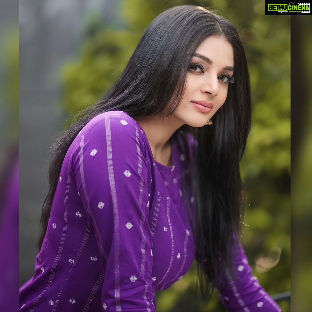 Sanam Shetty Instagram - Stretch & bend..it's the weekend π π π π π Latest collection of Casual straight fit co- ord set from @ival.amali Photography @adam_kae Edit @arvinthiyer MUH @monz_makeover Venue @darzaluxuryresorts #saturdazed #indowestern #kurtacoordset #prettypurple #casualstyles #workwear