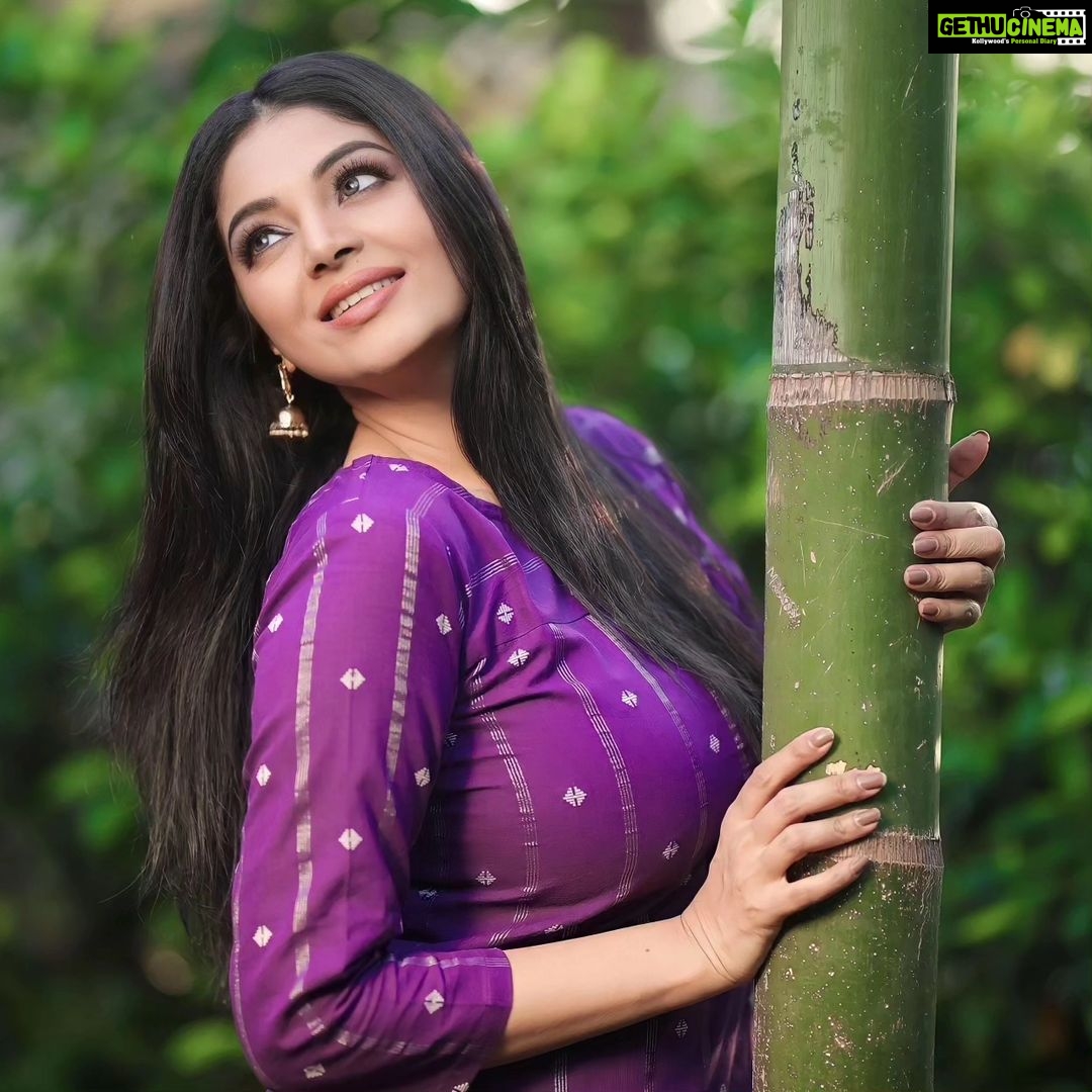 Sanam Shetty Instagram - Stretch & bend..it's the weekend π π π π π Latest collection of Casual straight fit co- ord set from @ival.amali Photography @adam_kae Edit @arvinthiyer MUH @monz_makeover Venue @darzaluxuryresorts #saturdazed #indowestern #kurtacoordset #prettypurple #casualstyles #workwear