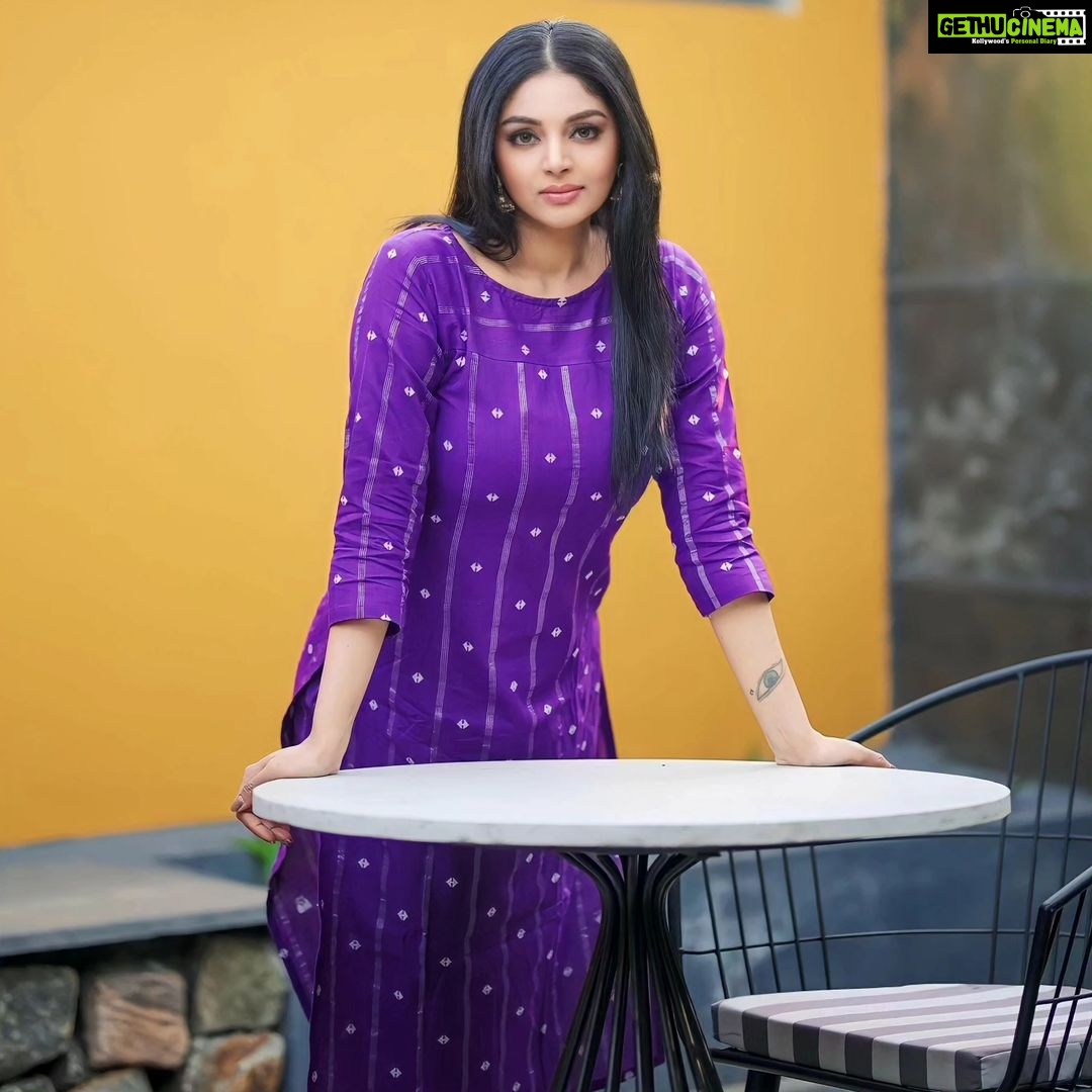 Sanam Shetty Instagram - Stretch & bend..it's the weekend π π π π π Latest collection of Casual straight fit co- ord set from @ival.amali Photography @adam_kae Edit @arvinthiyer MUH @monz_makeover Venue @darzaluxuryresorts #saturdazed #indowestern #kurtacoordset #prettypurple #casualstyles #workwear