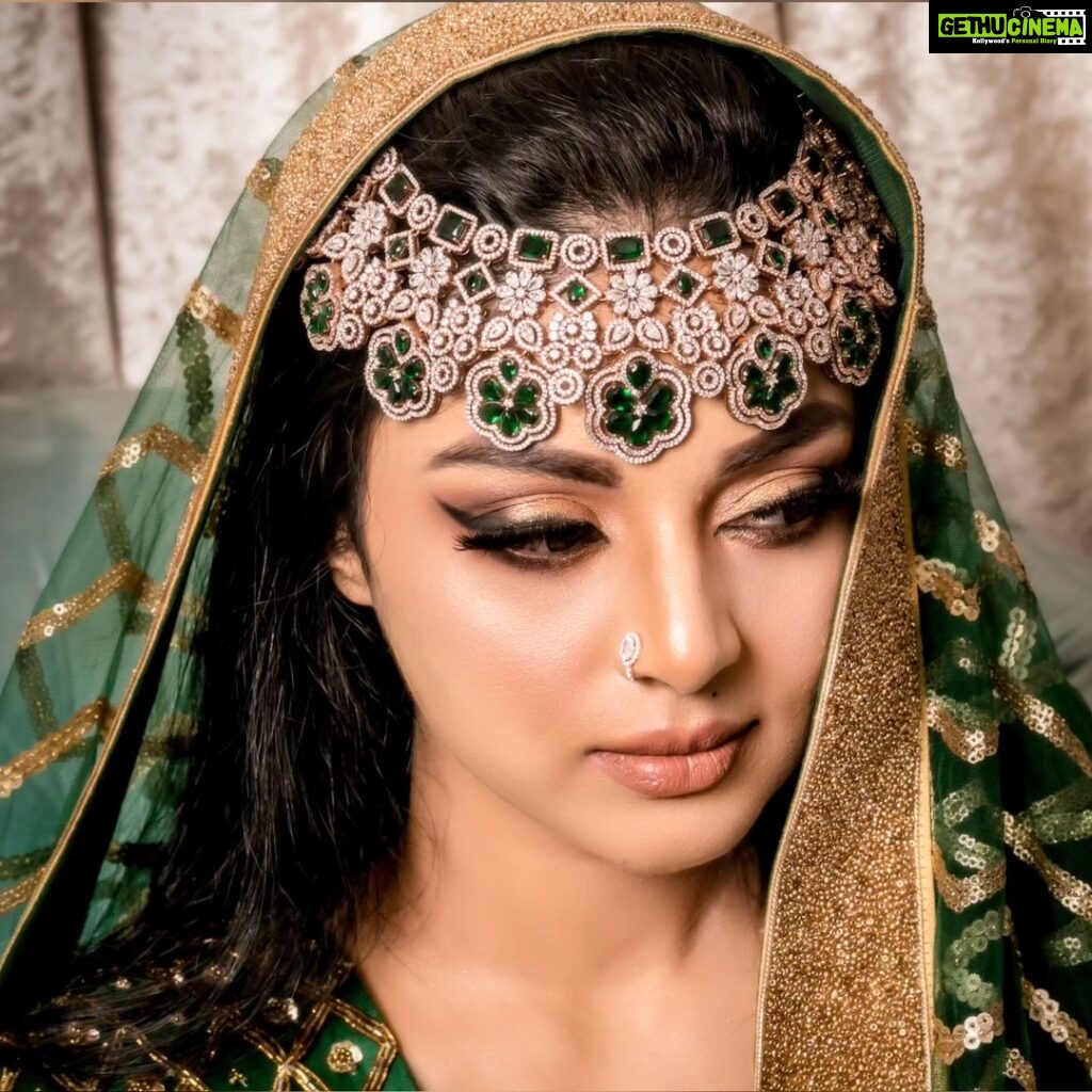 Sanam Shetty Instagram - NOOR 💚 The Arabic Princess collection Transformation of our leading lady @sam.sanam.shetty captured by @rahuldev1177 Mesmerizing in a green ensemble by @naziasyedofficial .. makeover by makeup artist @vijiknr Accessories #bronzemakeoverstudio #latestshoot📷 #noor #newcollection #arabbride #princessstyles #rahuldev #naziasyed #sanamshetty #sanamshettyofficial #bigboss #vijiknrmakeup #bronzemakeoverstudio #fashionphotography #emeraldgreen