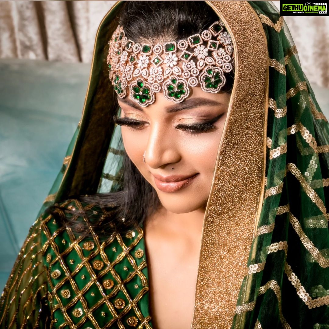 Sanam Shetty Instagram - NOOR 💚 The Arabic Princess collection Transformation of our leading lady @sam.sanam.shetty captured by @rahuldev1177 Mesmerizing in a green ensemble by @naziasyedofficial .. makeover by makeup artist @vijiknr Accessories #bronzemakeoverstudio #latestshoot📷 #noor #newcollection #arabbride #princessstyles #rahuldev #naziasyed #sanamshetty #sanamshettyofficial #bigboss #vijiknrmakeup #bronzemakeoverstudio #fashionphotography #emeraldgreen